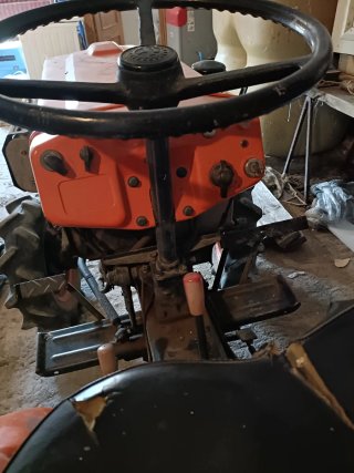 Tractor Kubota con fresadora