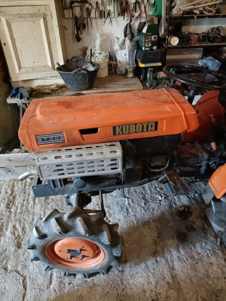 Tractor Kubota con fresadora