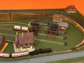 Maqueta de tren electrico, 88×182 cm, Escala 2N