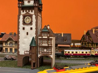Maqueta de tren electrico, 88×182 cm, Escala 2N