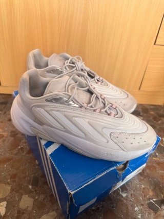 Zapatillas Adidas Ozelle grises y rosas