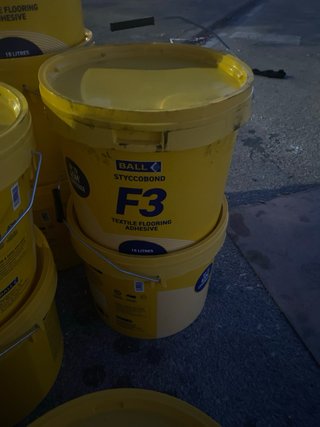 Adhesivo F3 para suelo textil