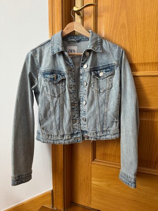Chaqueta vaquera corta Zara