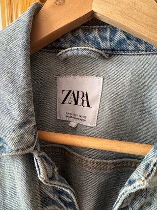 Chaqueta vaquera corta Zara