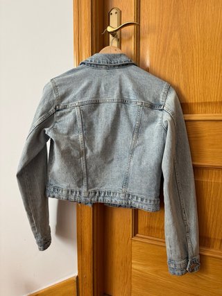 Chaqueta vaquera corta Zara