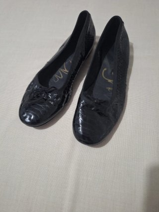 Zapatillas negras efecto piel