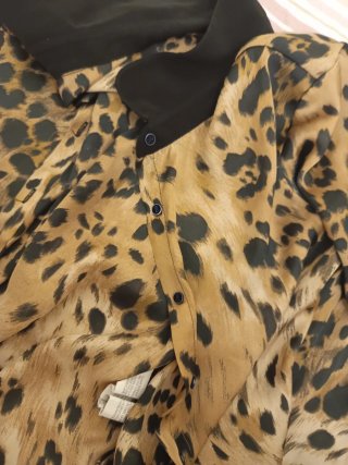 Camisa satinada estampado leopardo