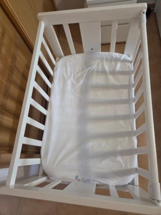 Minicuna bebé blanca con ruedas