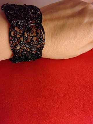 Brazalete negro calado
