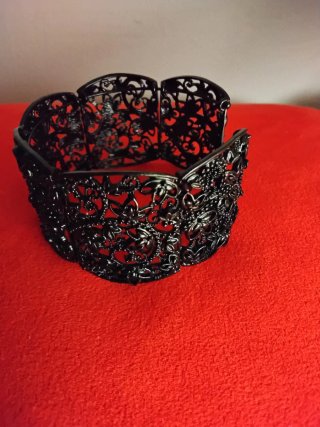 Brazalete negro calado