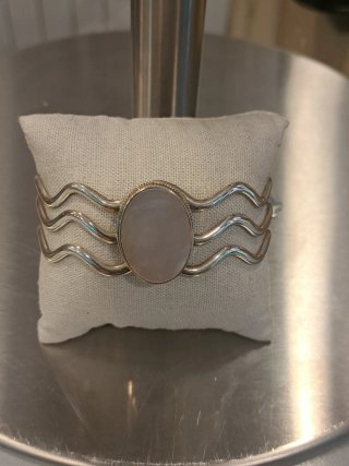 Pulsera Brazalete de plata y nacar blanco