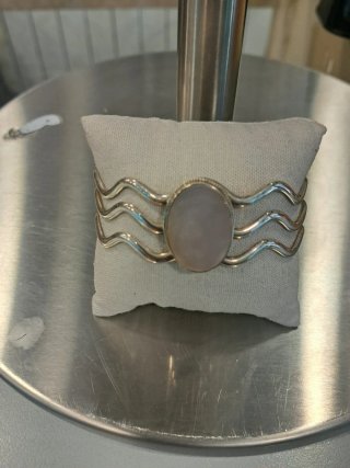 Pulsera Brazalete de plata y nacar blanco