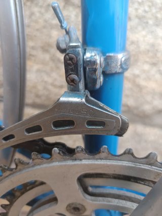 Bicicleta Suiza de carretera Azul