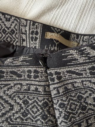 Falda corta tribal negra y gris
