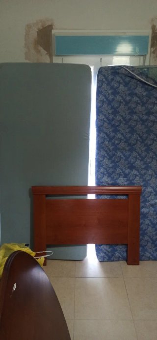 2 Colchones 90cm y Cabecero Madera