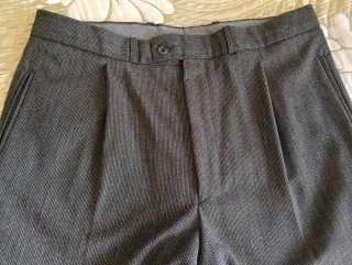 Pantalón de pinzas hombre gris