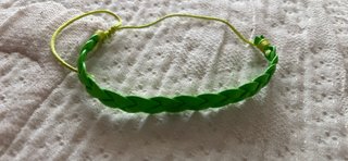 Pulseras varias de piel.