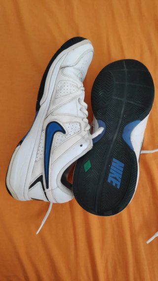 Zapatillas Nike City Court Blancas y Azules
