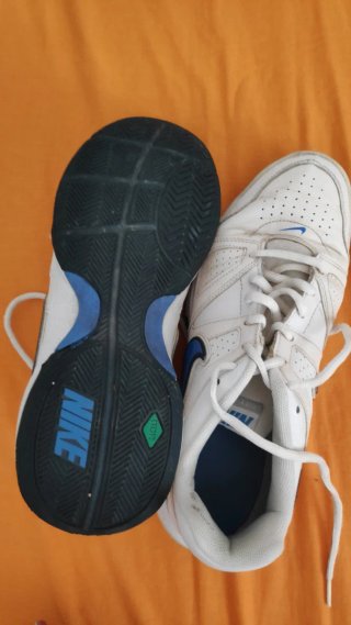 Zapatillas Nike City Court Blancas y Azules