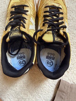 Zapatillas Munich Doradas Talla 38