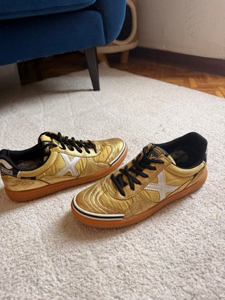 Zapatillas Munich Doradas Talla 38