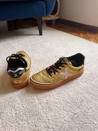 Zapatillas Munich Doradas Talla 38