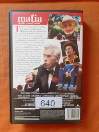 Película VHS Mafia: ¡Estafa como Puedas!