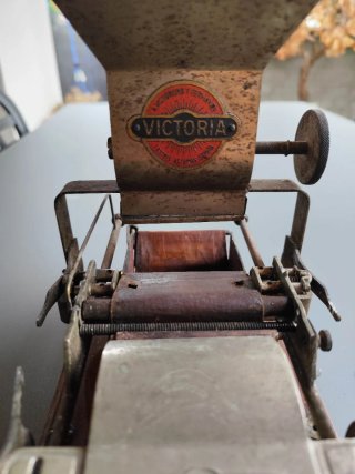 Máquina liar cigarros Victoria antigua