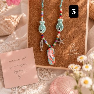 Collar verano con abalorios y motivos veraniegos.
