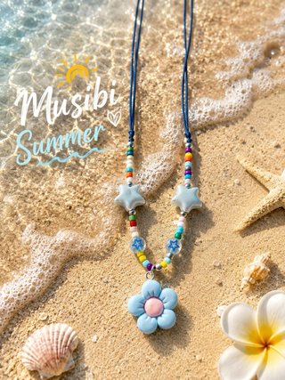 Collar verano con abalorios y motivos veraniegos.