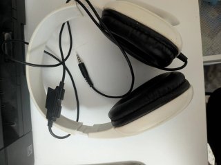 Cascos gaming diadema blancos y negros