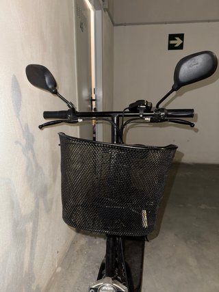 Patinete Eléctrico Negro con Cesta