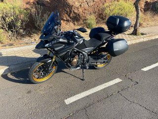 Voge 625DSX 2025 Negra y Dorada - 5600km