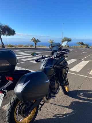 Voge 625DSX 2025 Negra y Dorada - 5600km