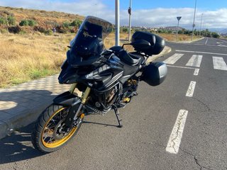 Voge 625DSX 2025 Negra y Dorada - 5600km