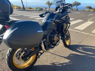 Voge 625DSX 2025 Negra y Dorada - 5600km