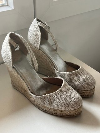Alpargatas cuña Castañer beige/dorado