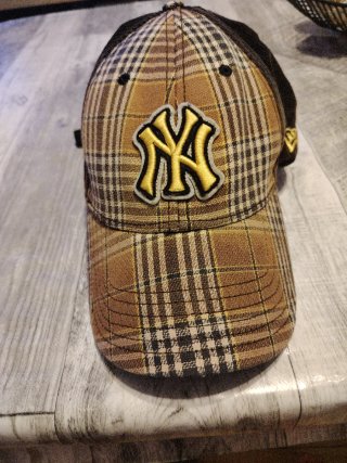 Lote de 4 gorras en perfectas condiciones