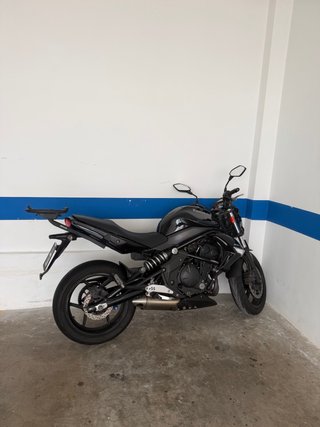 Kawasaki ER-6N Negra como nueva.