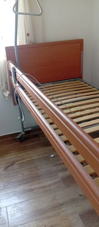 Cama hospitalaria eléctrica elevadora