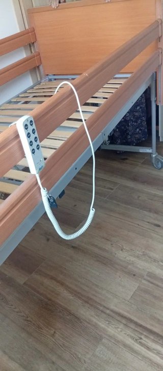 Cama hospitalaria eléctrica elevadora