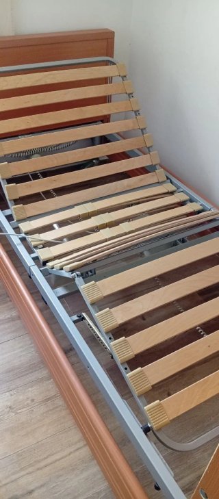 Cama hospitalaria eléctrica elevadora