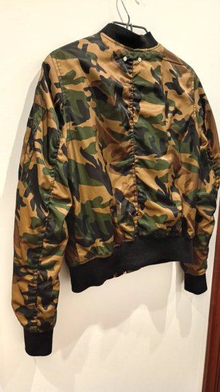 Cazadora Camuflaje Pull&Bear Talla S