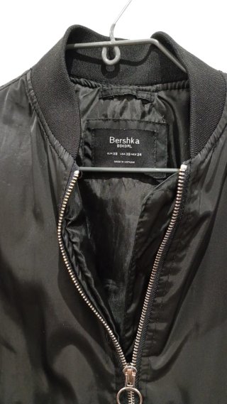 Cazadora bomber negra talla XS