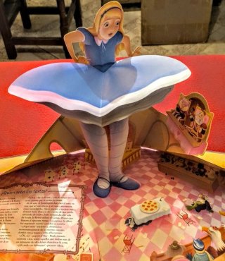 LIBRO POP-UP,MÚSICA Y SONIDOS ALICIA EN EL PAÍS...