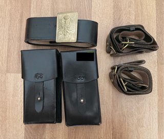 Trinchas de cuero para traje de bonito militar