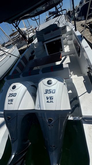 Barco Saber 330 WA con 2 Yamaha 350cv