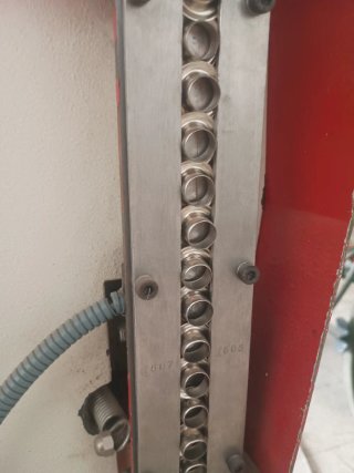 Máquina Ojaladora Industrial