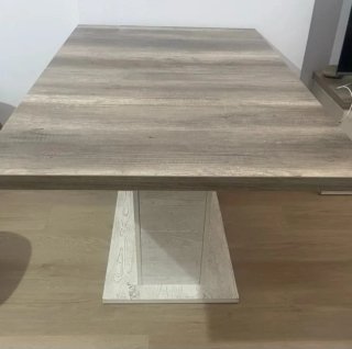 Mesa de comedor moderna