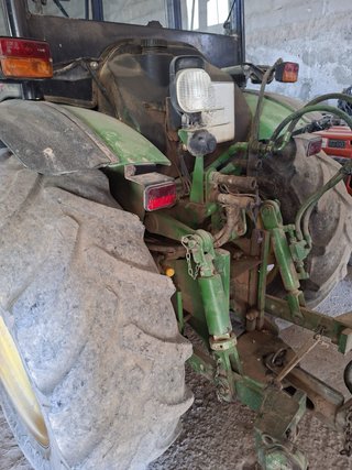 Tractor John Deere con pala frontal